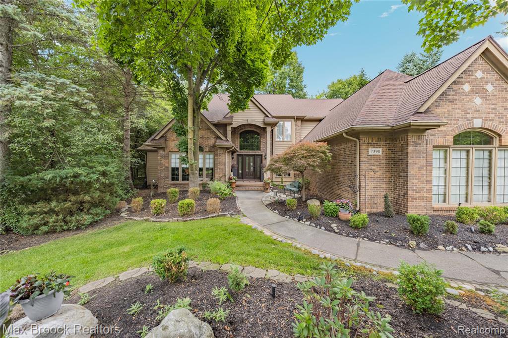7398 Autumn Hill Drive Property Photo 4