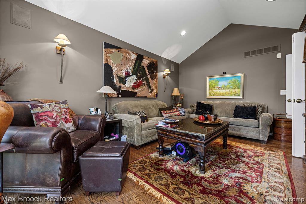 7398 Autumn Hill Drive Property Photo 31