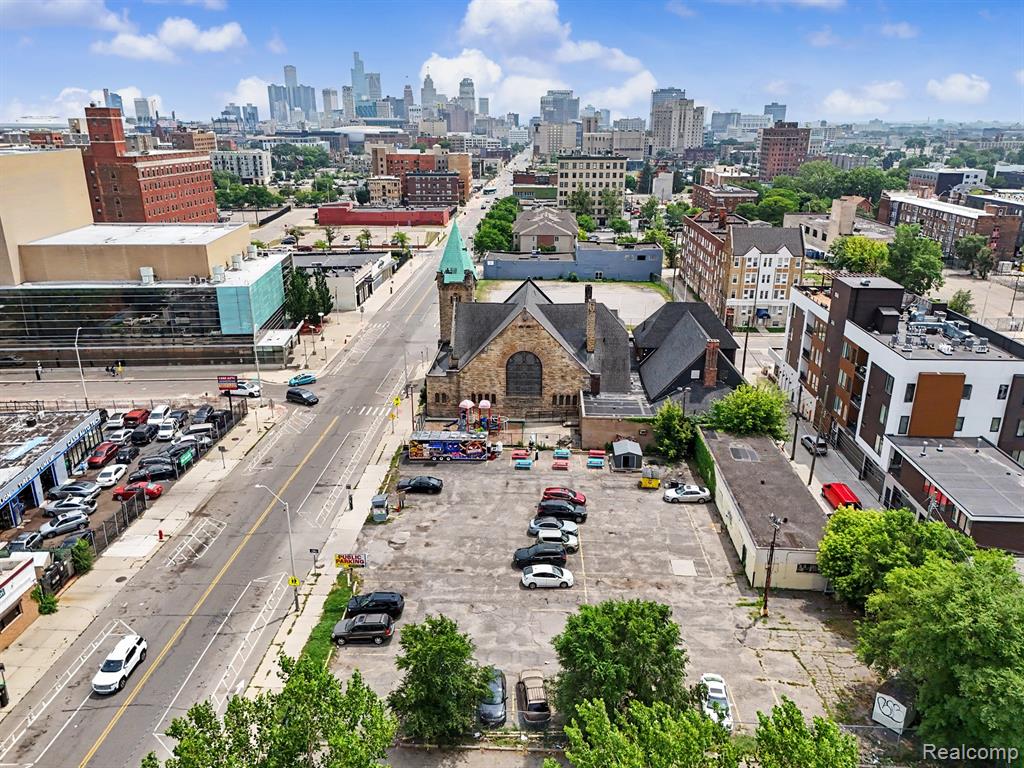 3929 Cass Avenue Property Photo 5