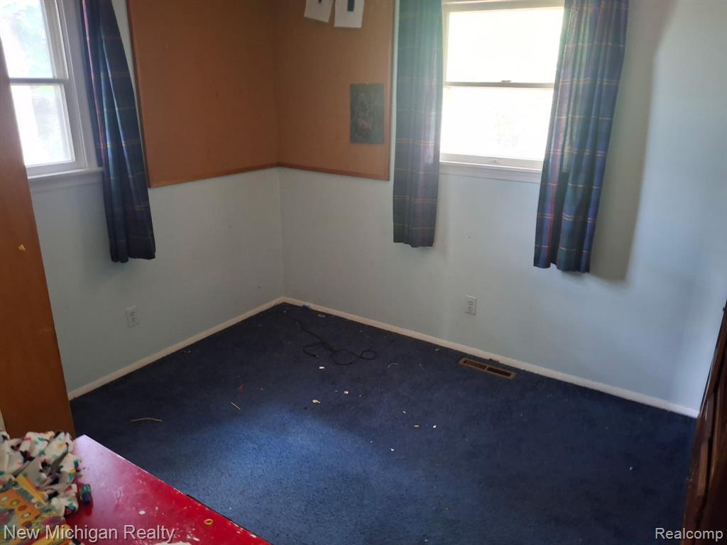 2433 Willow Street Property Photo 19