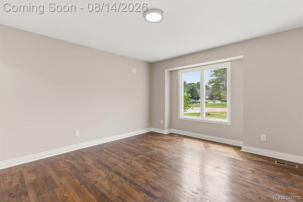 3326 Shorewood Avenue Property Photo 6