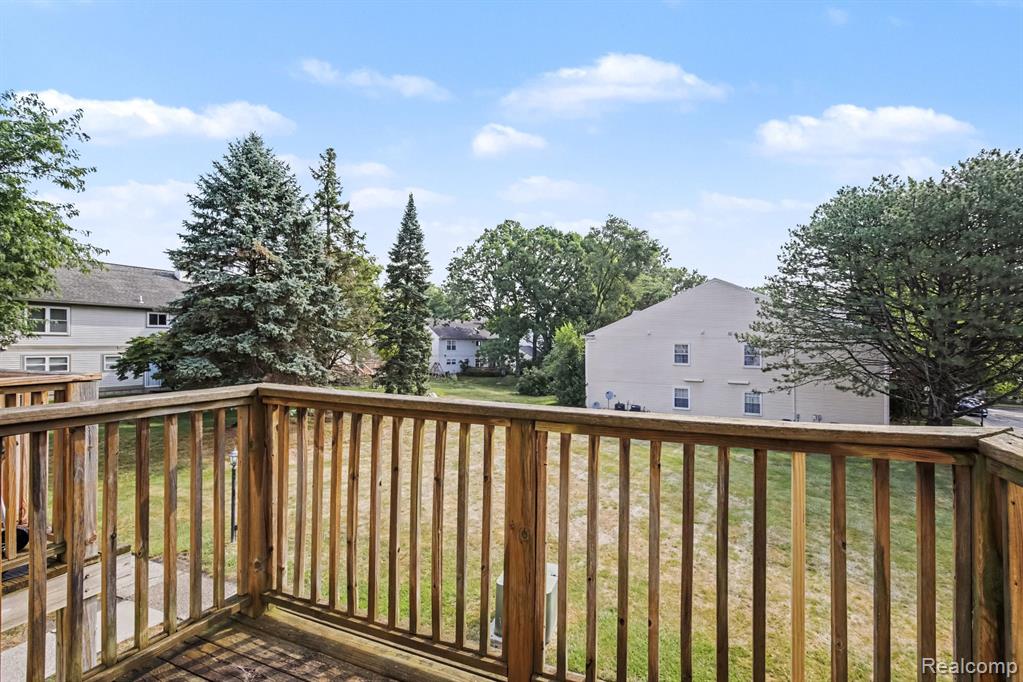 833 Bloomfield Village Boulevard Property Photo 6