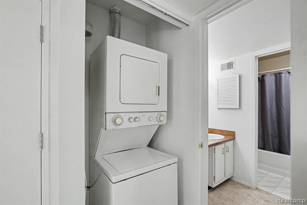 833 Bloomfield Village Boulevard Property Photo 12