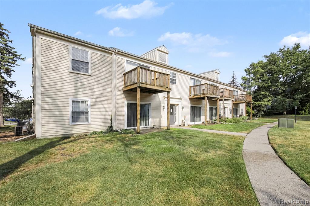 833 Bloomfield Village Boulevard Property Photo 17
