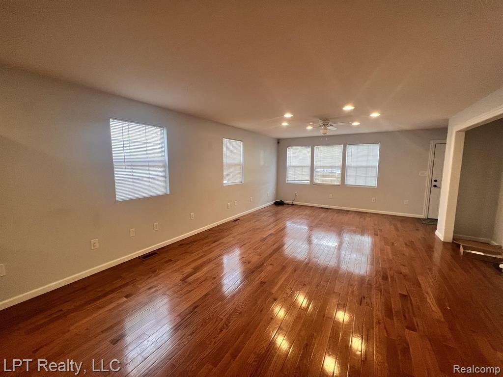 33 E Bernhard Unit #2 Property Photo 4
