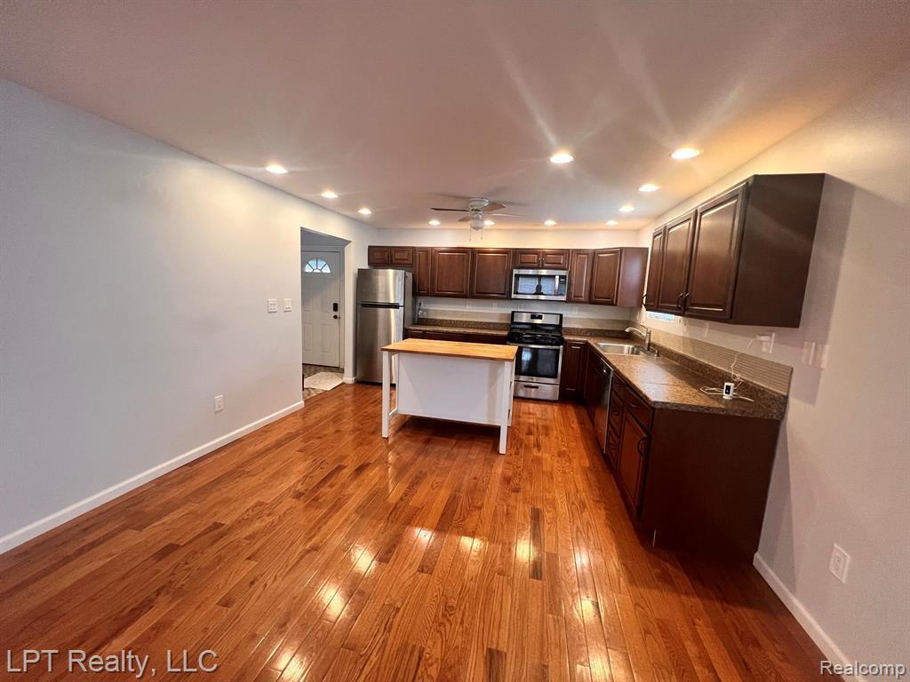 33 E Bernhard Unit #2 Property Photo 5