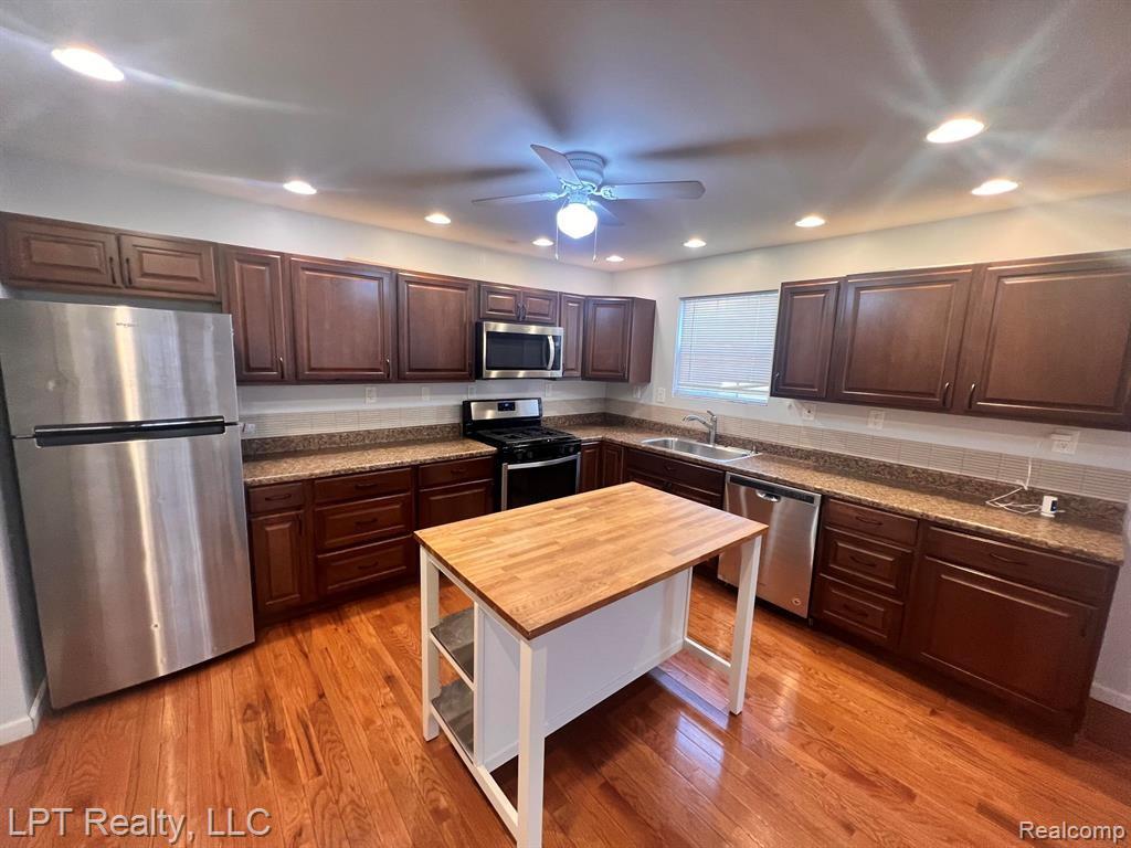 33 E Bernhard Unit #2 Property Photo 6