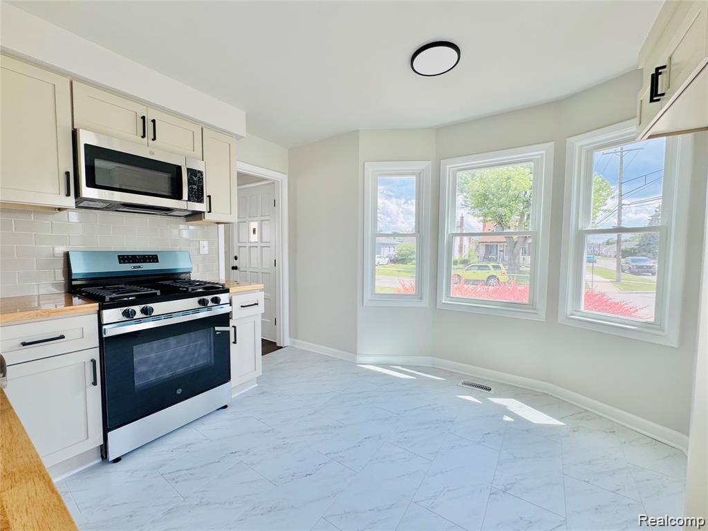 12796 Pullman Street Property Photo 6