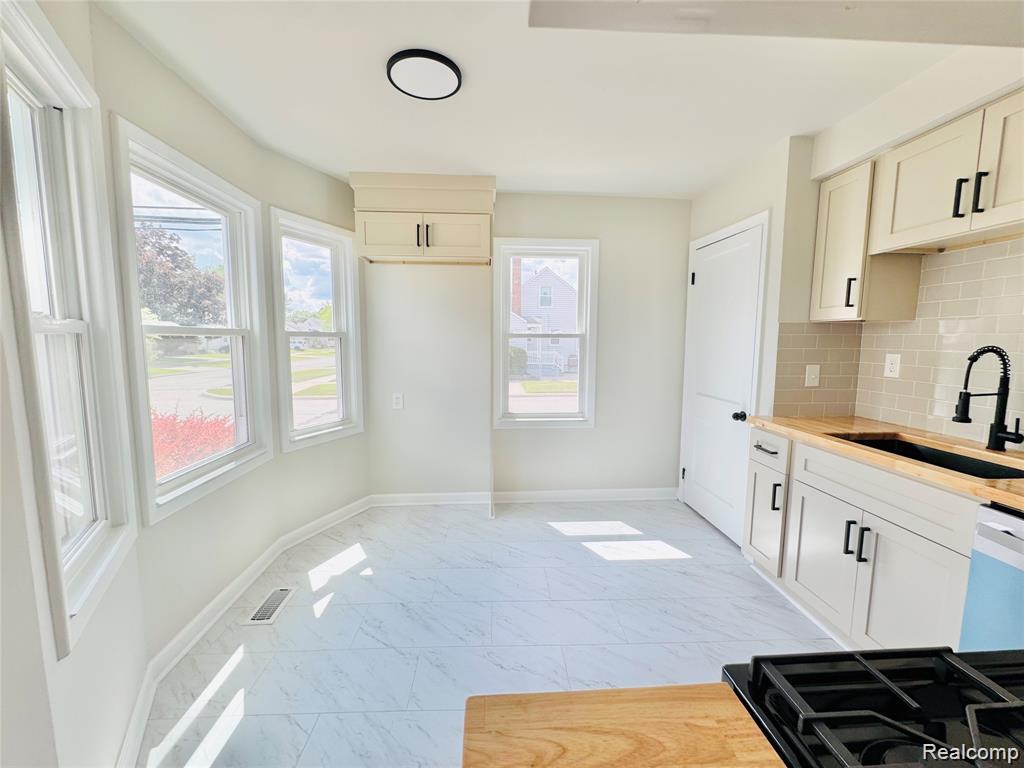 12796 Pullman Street Property Photo 9