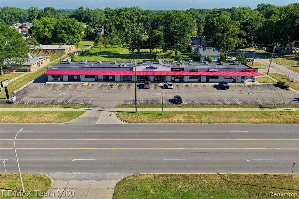 28416 5 Mile Road Property Photo 3