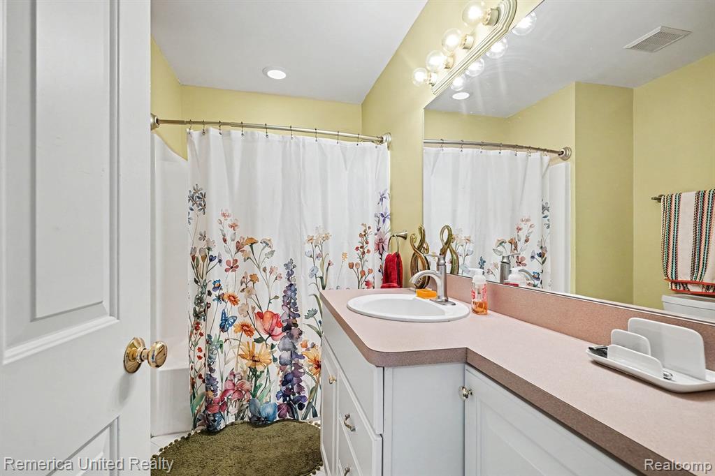 3099 Beach Lake Drive Property Photo 31