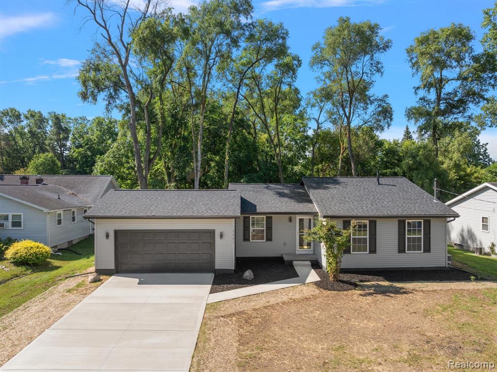 2022 Robinson Road Property Photo 1