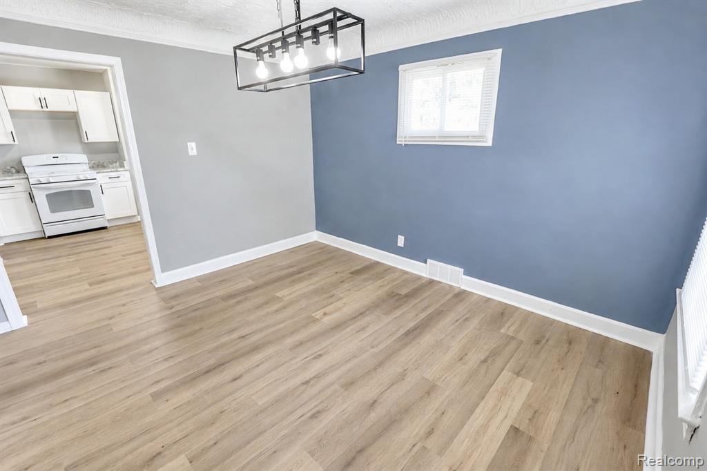 9817 Somerset Avenue Property Photo 8