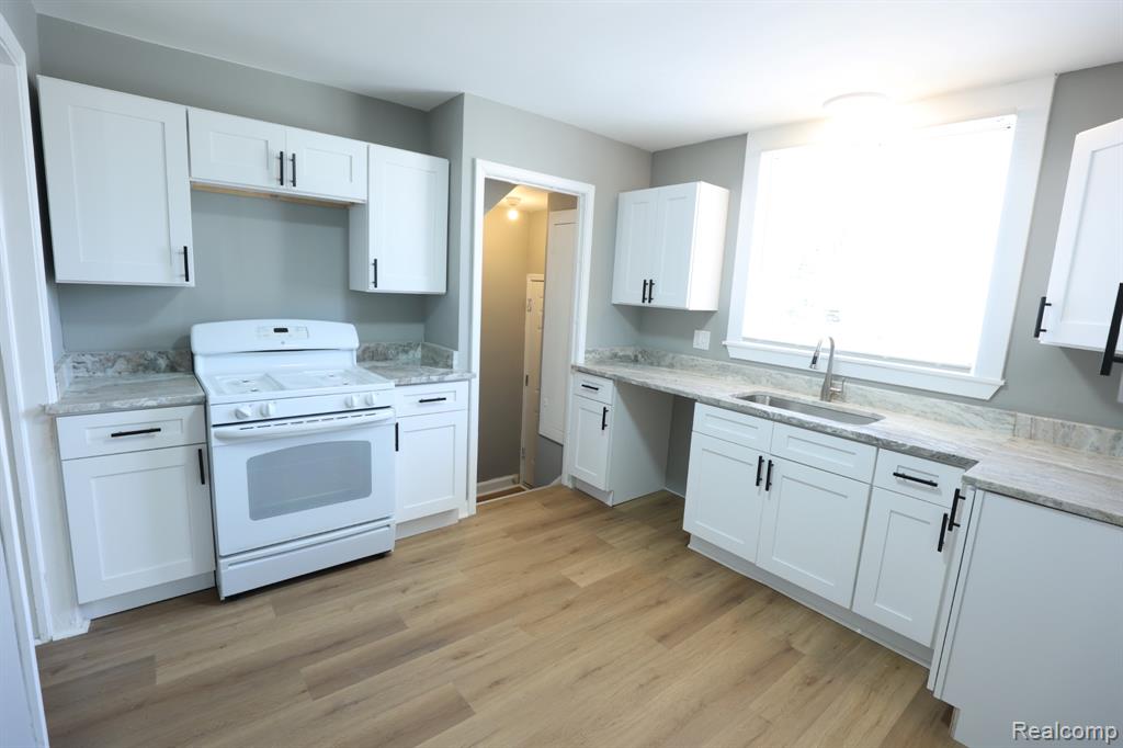 9817 Somerset Avenue Property Photo 10