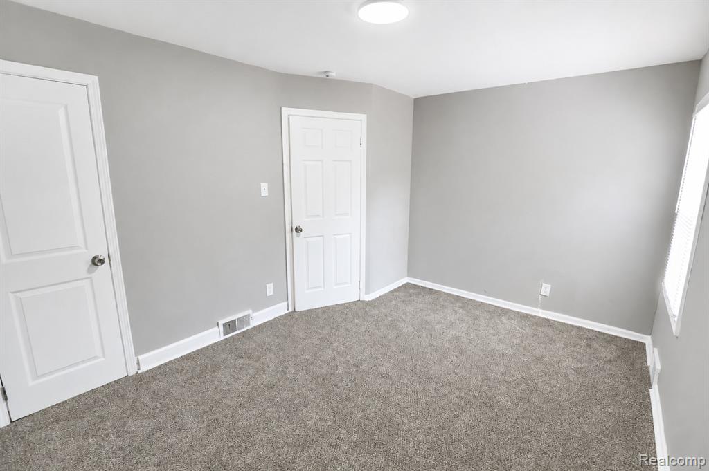 9817 Somerset Avenue Property Photo 16