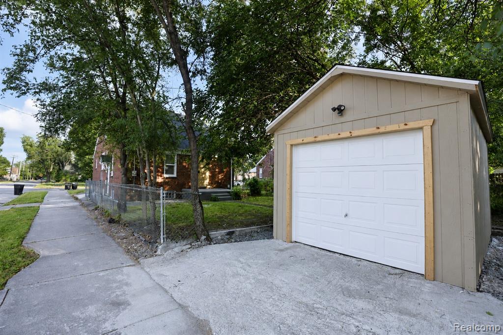9817 Somerset Avenue Property Photo 26
