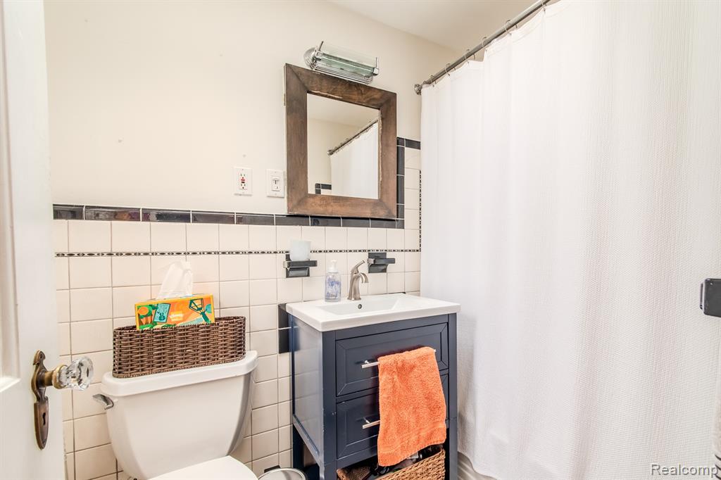 727 Forest Avenue Property Photo 8