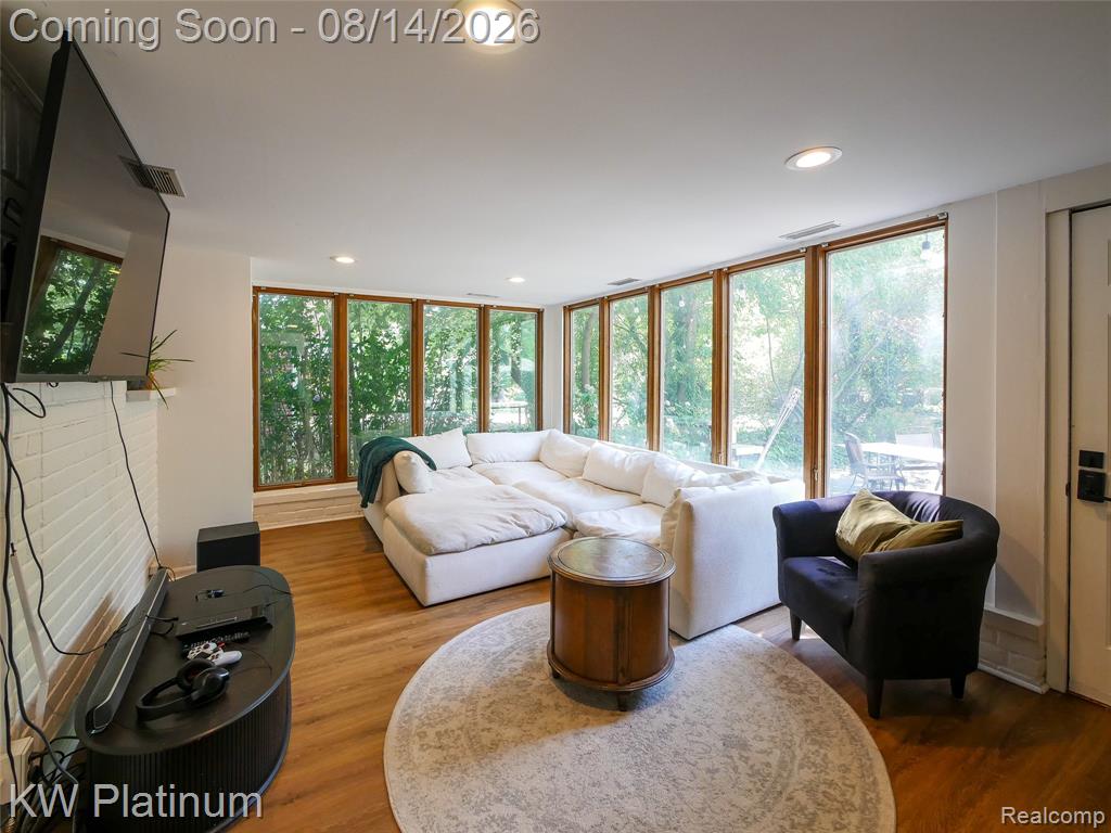 657 Hawthorne Road Property Photo 7
