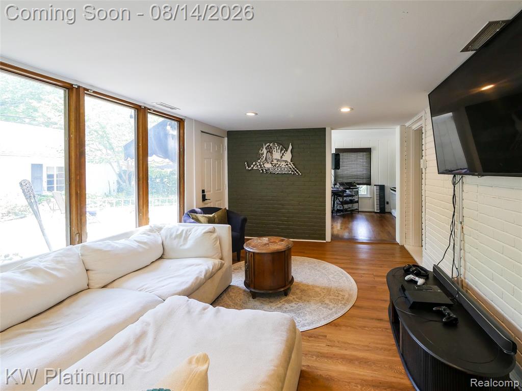 657 Hawthorne Road Property Photo 8