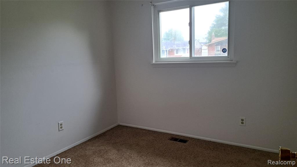 30525 Cherry Avenue Property Photo 9