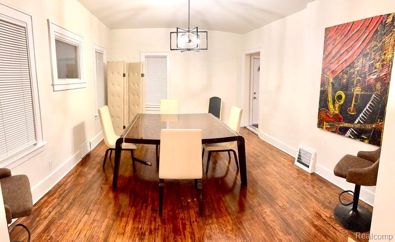 371 Piper Boulevard Property Photo 4