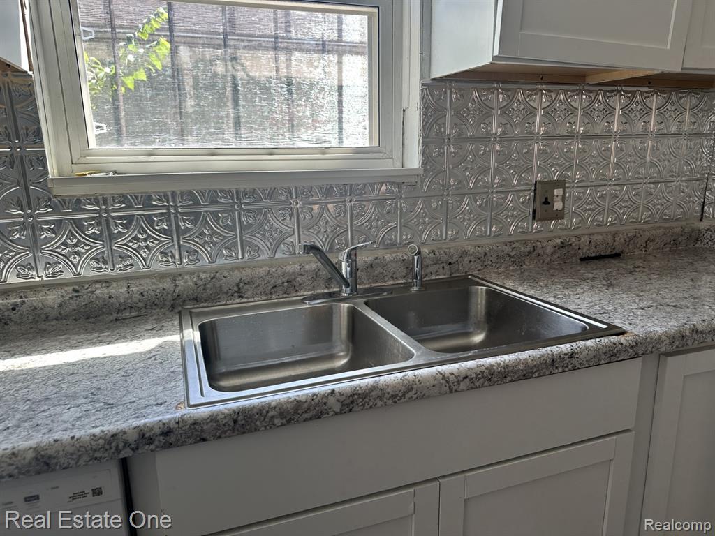 16760 Winthrop Street Property Photo 5