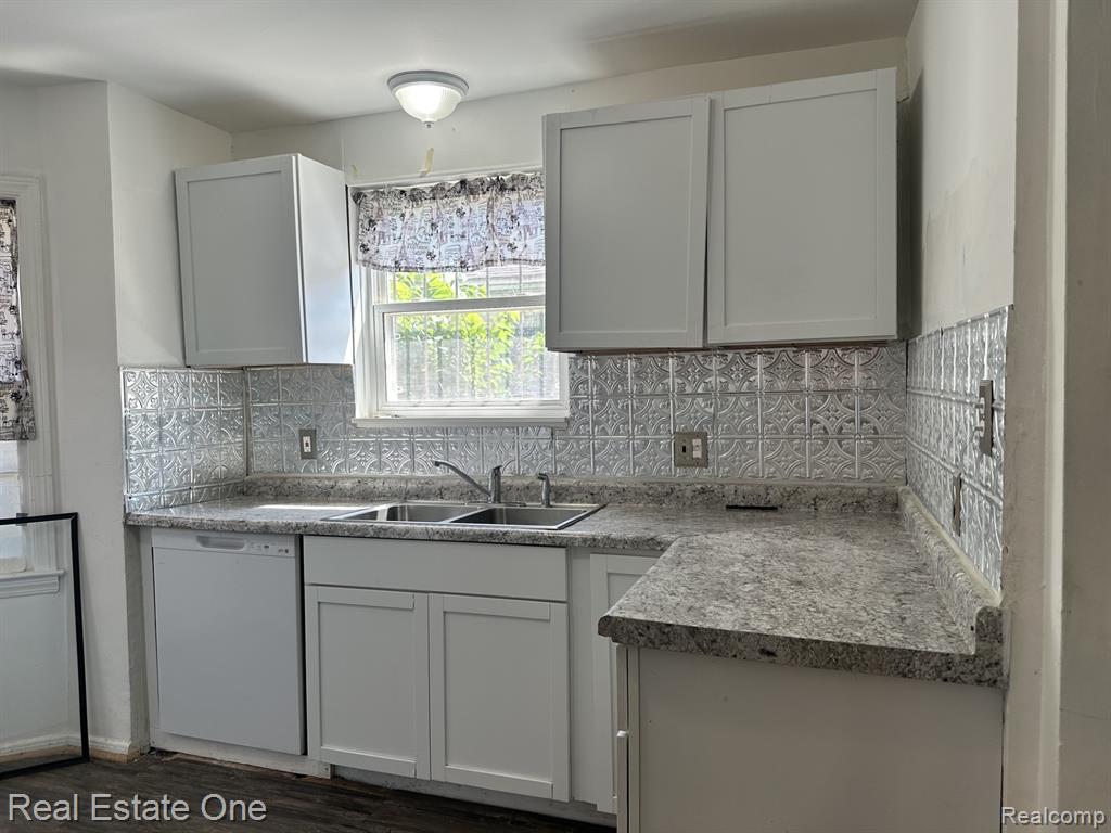 16760 Winthrop Street Property Photo 6