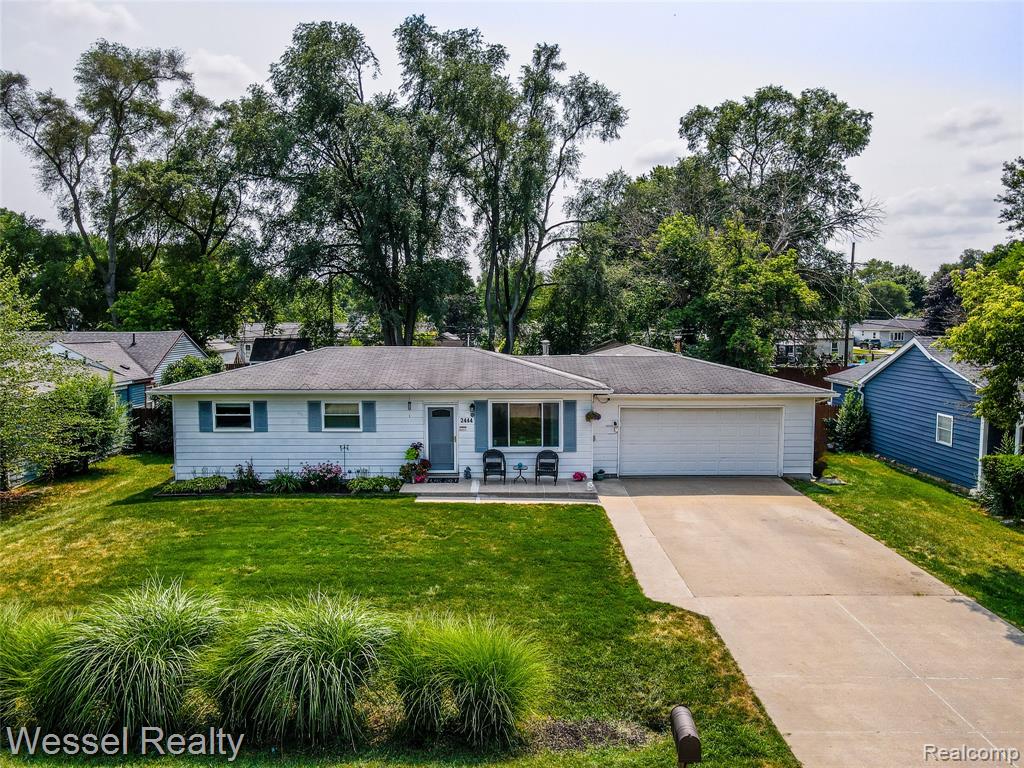 2444 Howe Street Property Photo 2