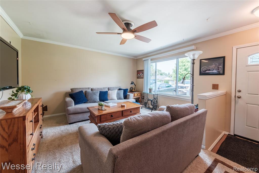2444 Howe Street Property Photo 6