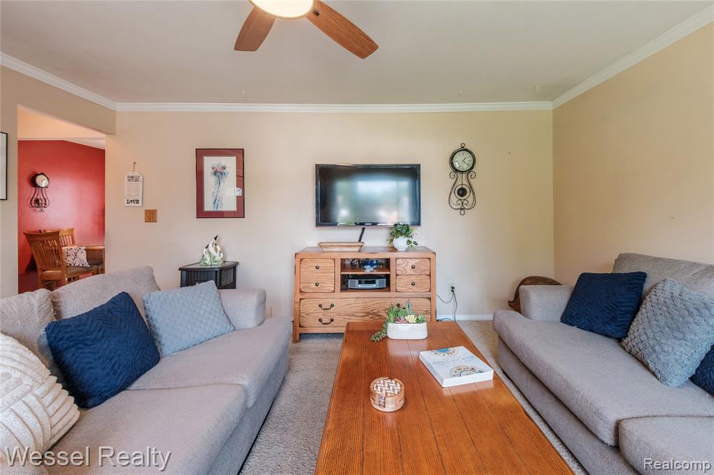 2444 Howe Street Property Photo 7