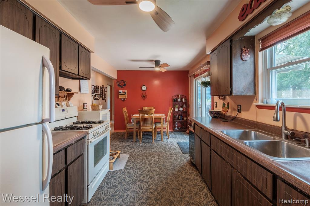 2444 Howe Street Property Photo 8