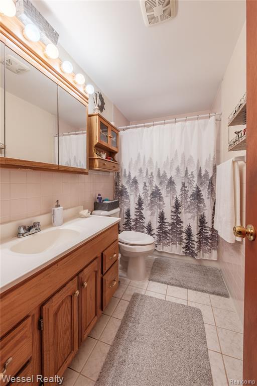 2444 Howe Street Property Photo 17