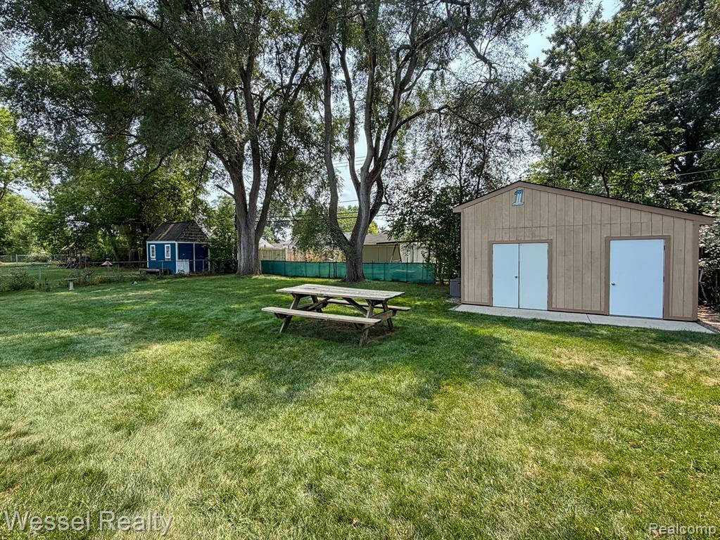 2444 Howe Street Property Photo 26