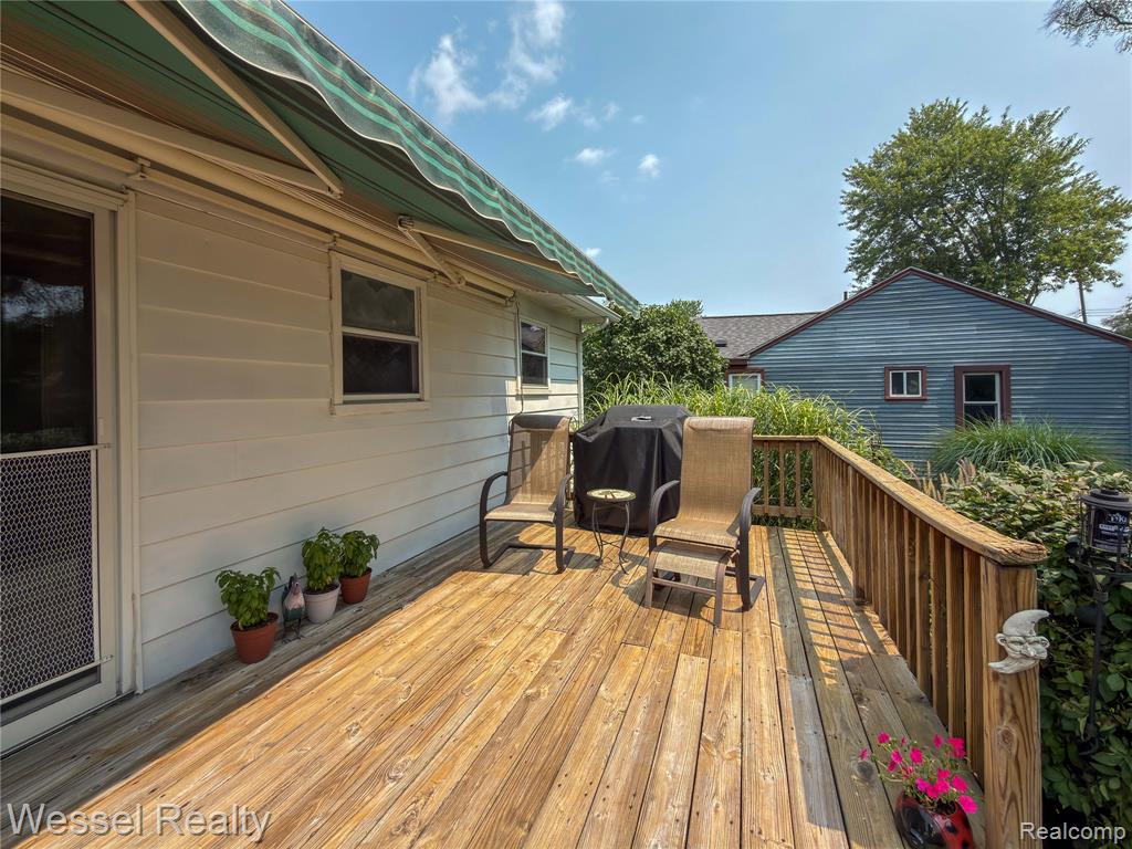 2444 Howe Street Property Photo 27