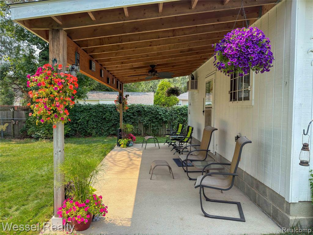2444 Howe Street Property Photo 28