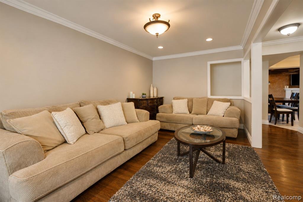 2730 Rhodes Drive Property Photo 4