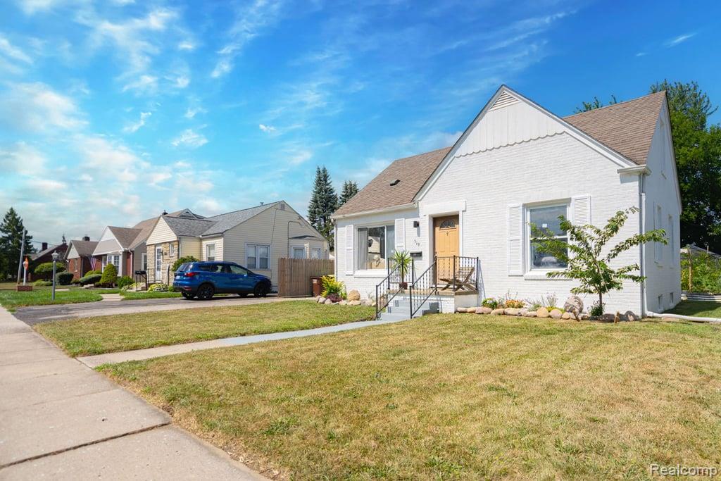 519 Bentley Drive Property Photo 3