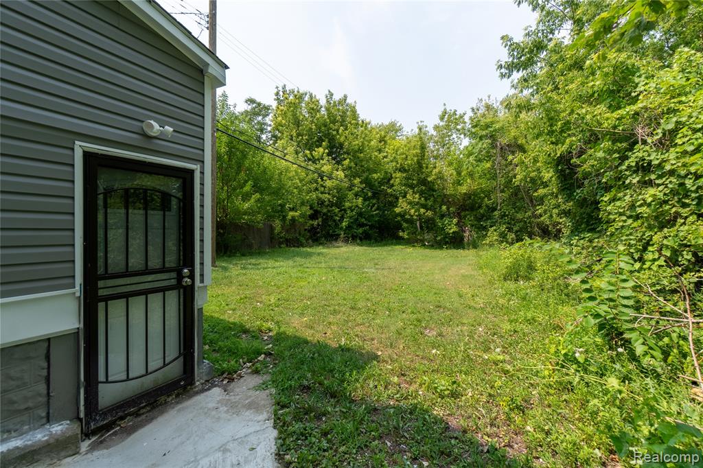 9325 E Warren Avenue Property Photo 4