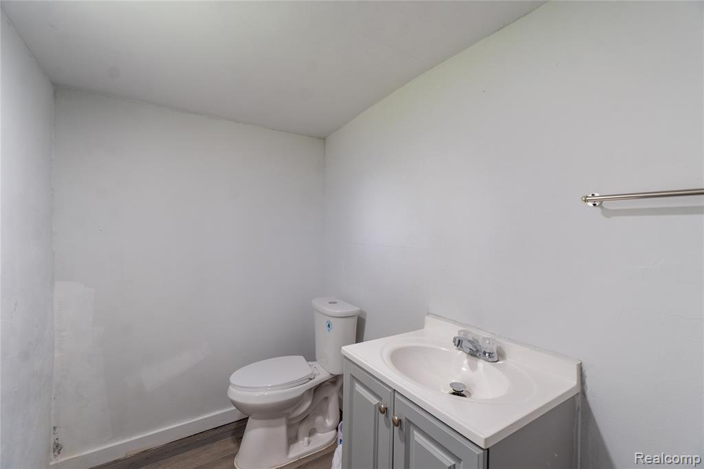9325 E Warren Avenue Property Photo 29