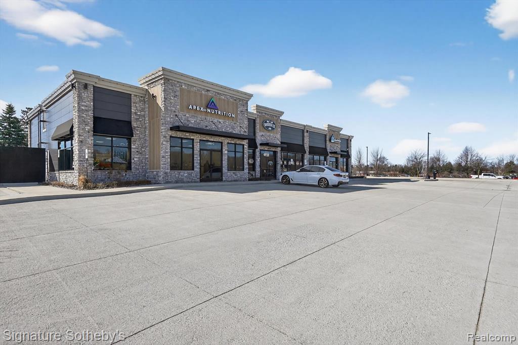 19005 Silver Parkway Property Photo 2