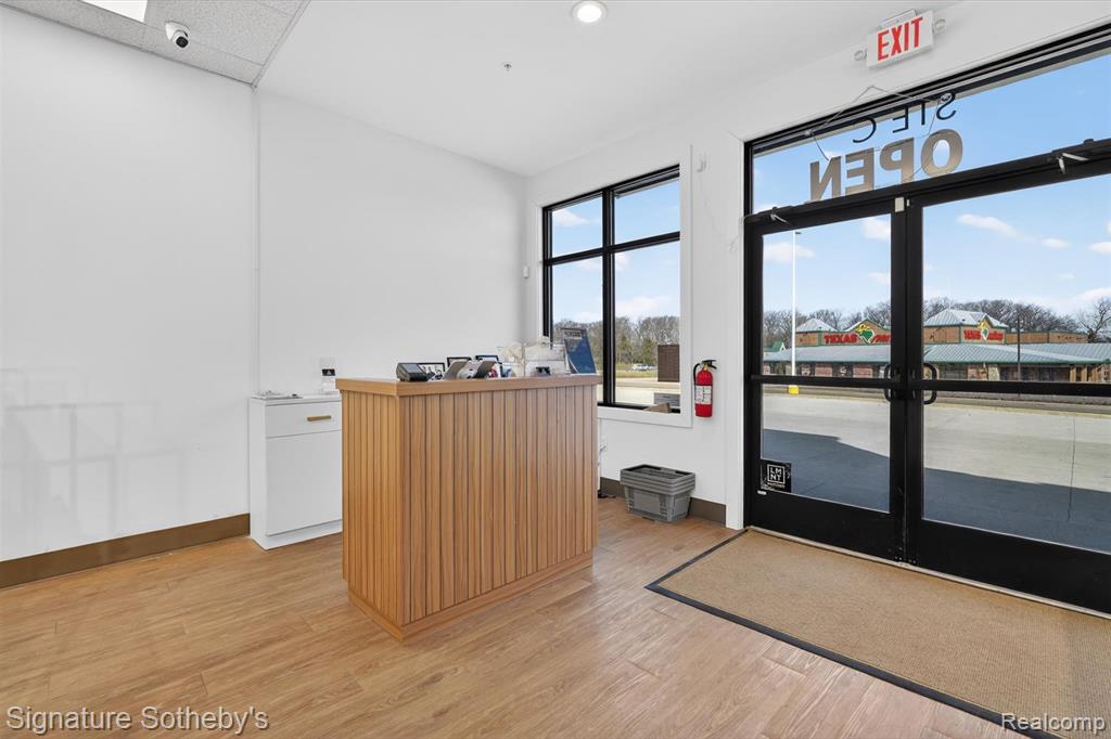 19005 Silver Parkway Property Photo 6