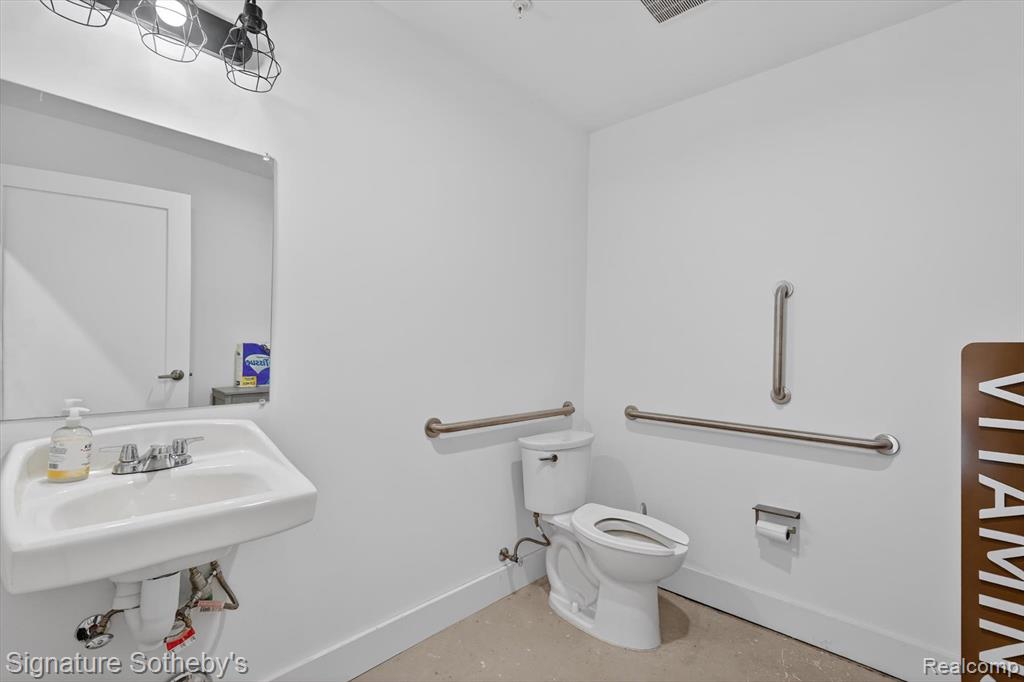 19005 Silver Parkway Property Photo 24