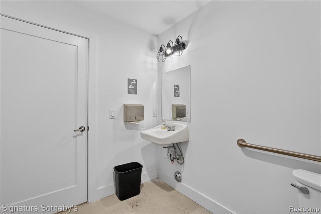 19005 Silver Parkway Property Photo 25