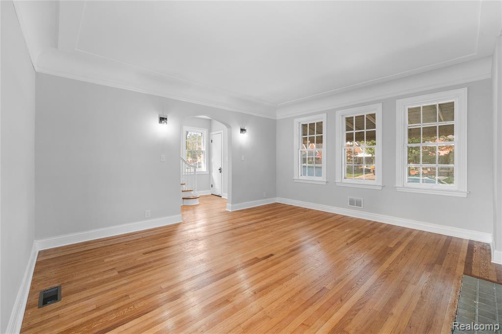 16224 Parkside Street Property Photo 5