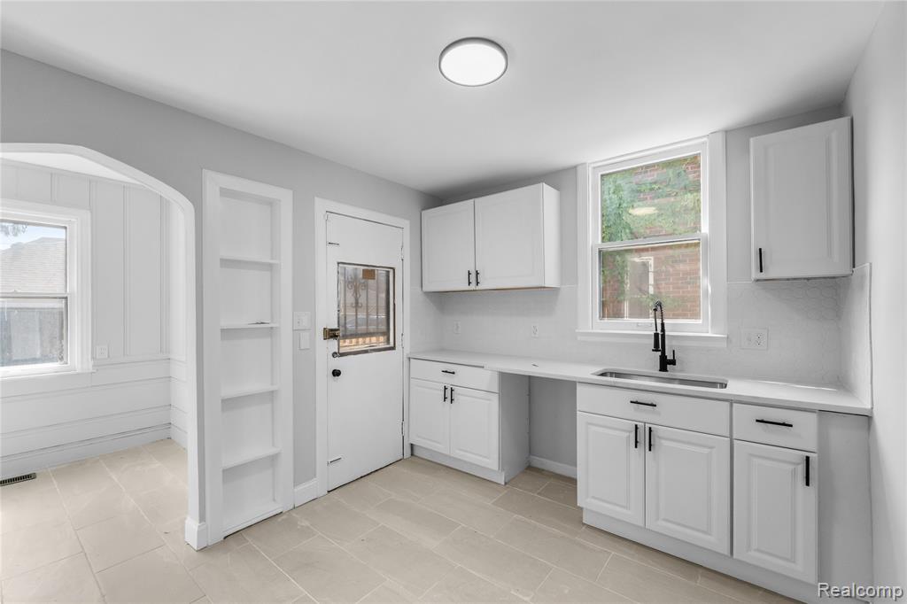 16224 Parkside Street Property Photo 8