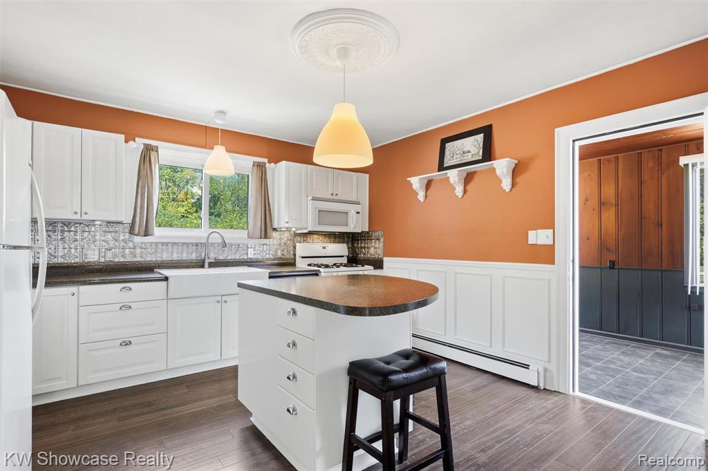 2220 Wixom Road Property Photo 8