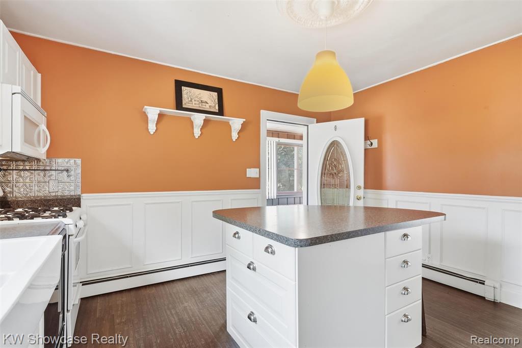 2220 Wixom Road Property Photo 10