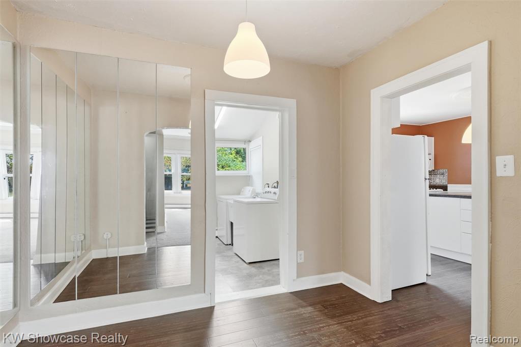 2220 Wixom Road Property Photo 14