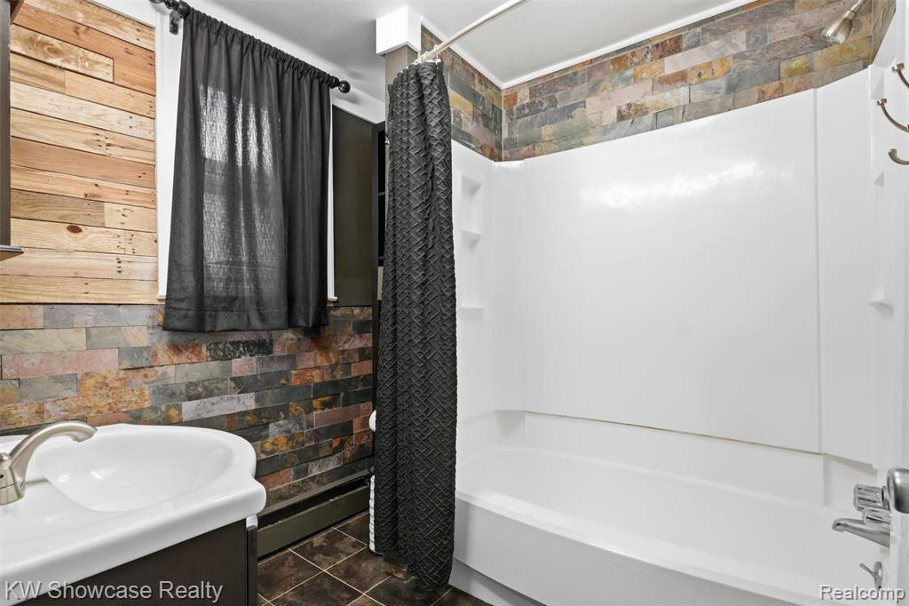 2220 Wixom Road Property Photo 18