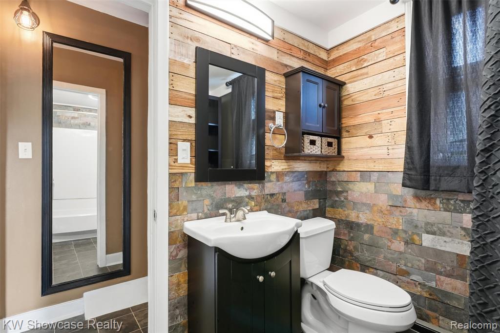 2220 Wixom Road Property Photo 19